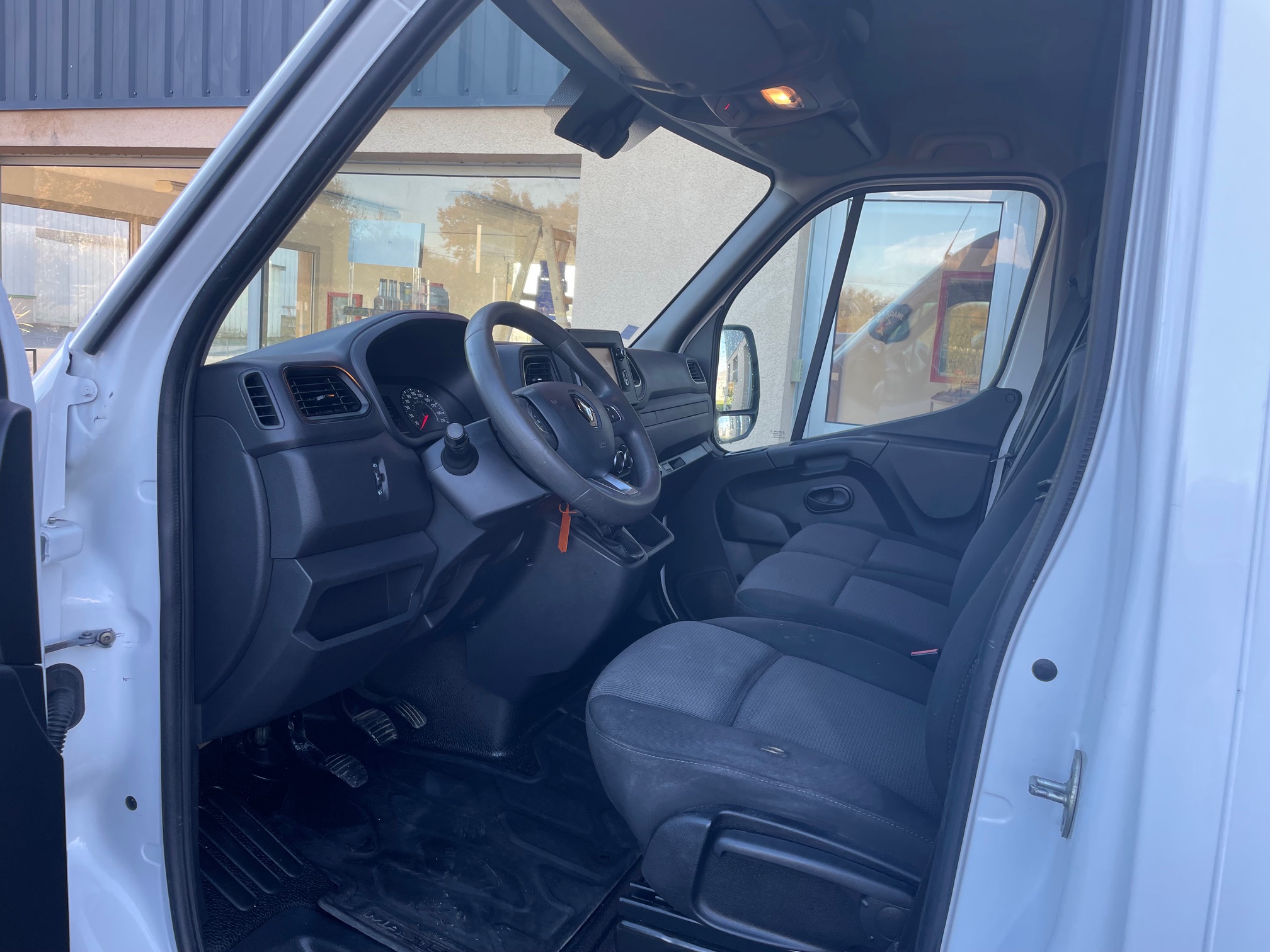 RENAULT MASTER III L2H2 2.3L DCI 135CH GRAND CONFORT – Image 5